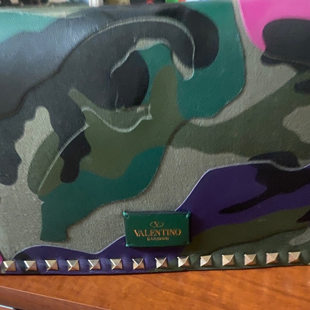 Valentino - Picture 2 of 5